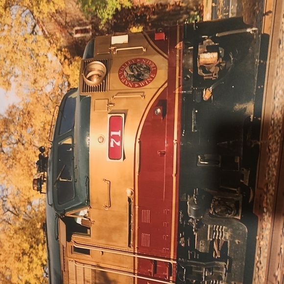 Vintage Train Wall Art in Gold and Red - Picture 3 of 4
